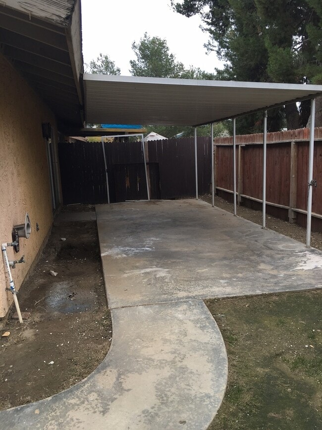 Building Photo - 2201 Pinon Springs Cir