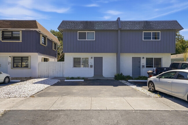 Building Photo - 622 SW 7th Ave