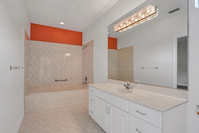 Building Photo - 3/2.5 in Pelican Bay