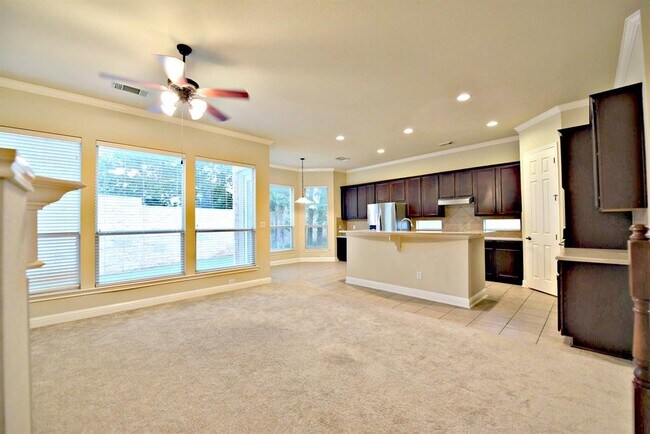 Building Photo - 15520 Interlachen Dr