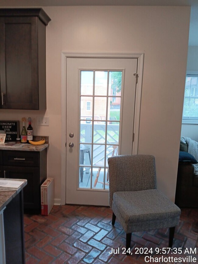 Building Photo - 14th Street NW / 2 Bedroom / 2 Bath Leasin...