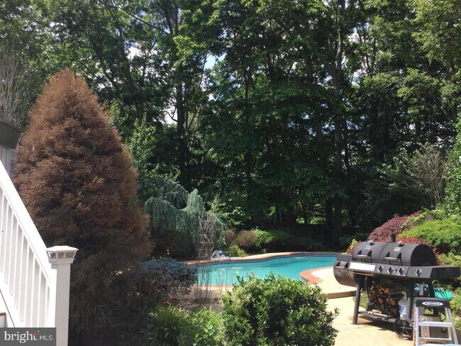 Building Photo - 1114 Ellingwood Dr