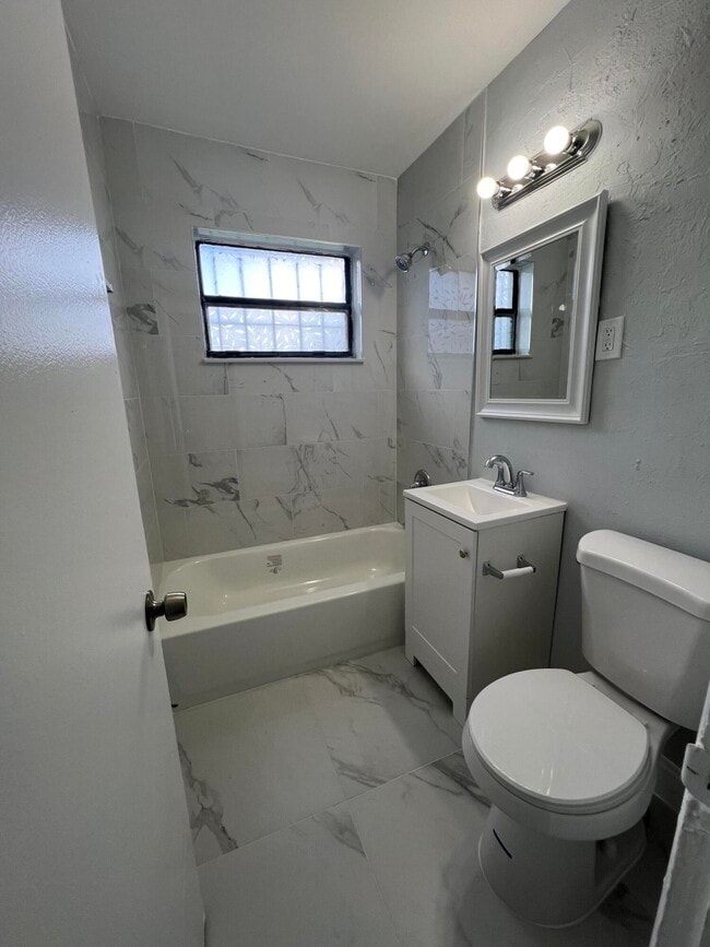 Building Photo - 1273 W 34th St