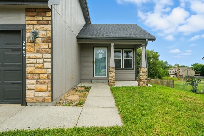 Building Photo - Beautiful Single Family Home, Sutter Woods...