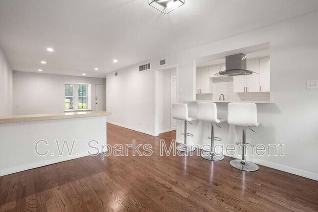 Building Photo - 7615 Woodthrush Dr