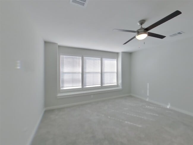 Building Photo - 4930 San Fabiano Ct