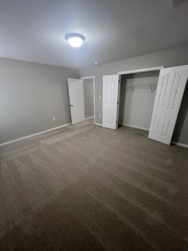 Building Photo - Charlotte Home for Rent (4 beds, 2.5 Baths)