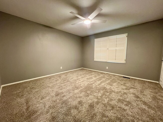 Building Photo - 1685 Lochcrest Dr