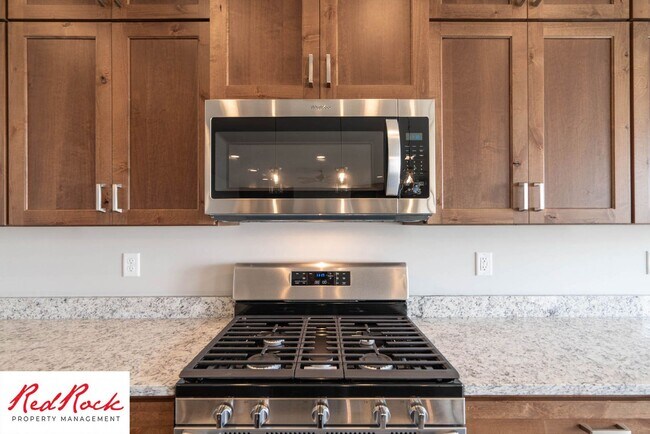 Building Photo - Beautiful 4-Bedroom 2.5 Bath with a 3 Car ...