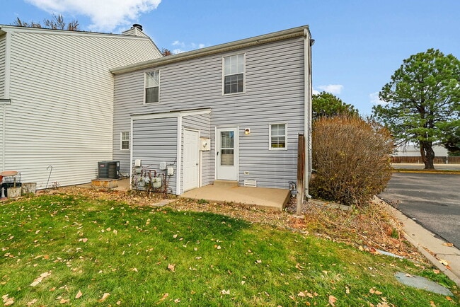 Building Photo - $1,515, 1 bed, 1 bath, located in Lakewood.