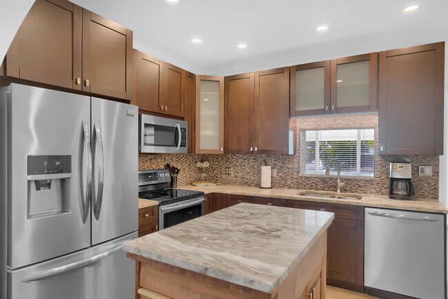 Building Photo - 599 30th St