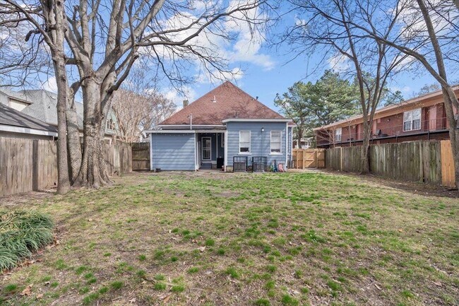 Building Photo - 227 N Willett St