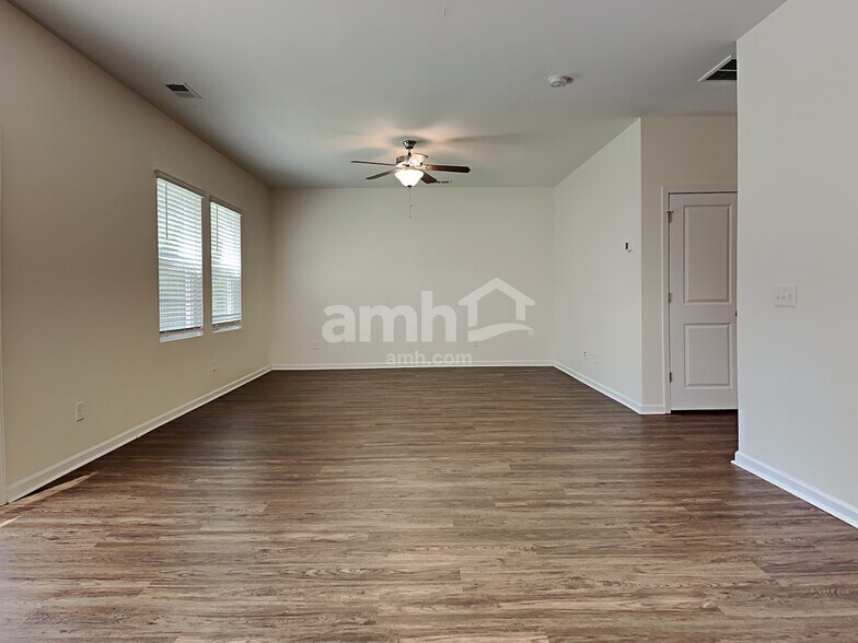 Building Photo - 182 Orion Way