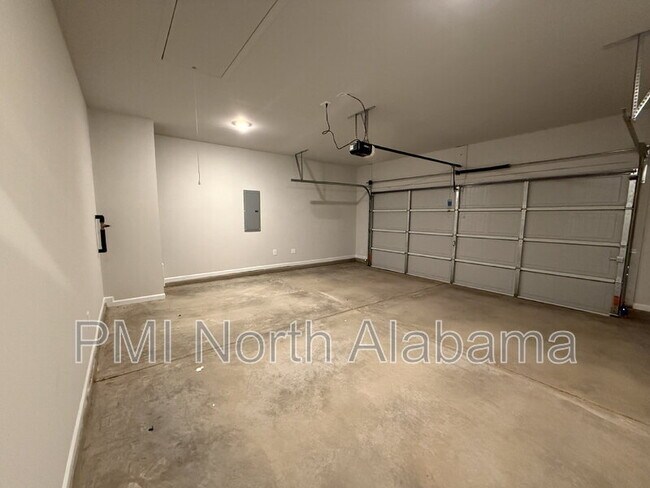 Building Photo - 204 Cobbdale Park Dr