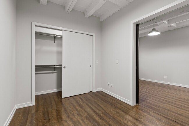 Building Photo - 5718 N Winthrop Ave