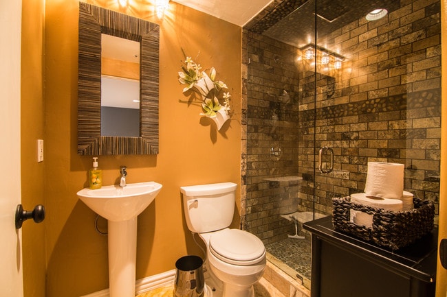 Ground Floor Bathroom - 2281 Cambridge Ave