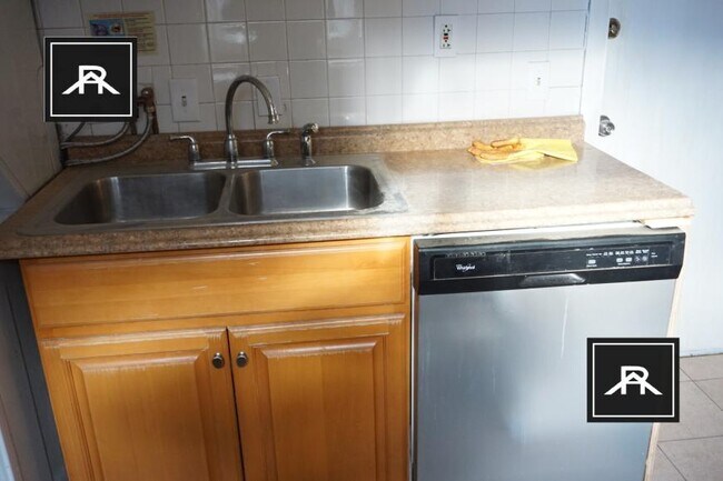 Building Photo - 4 bedroom in Allston MA 02134