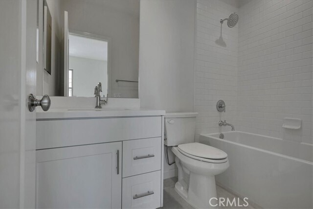 Building Photo - 228 Birdseye