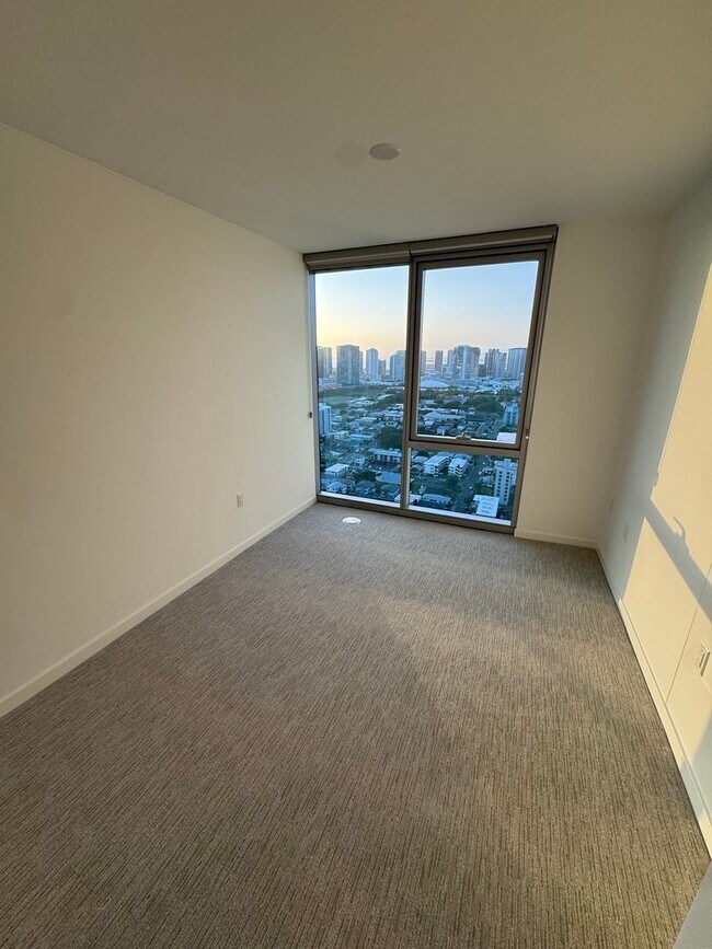 Building Photo - Ready to Move in Brand New Condo! First Time Renting! 3 Bed/2 Bath/2 Parking at The Park on Ke‘ea...