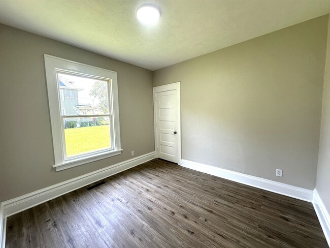 Building Photo - 1412 Elm St