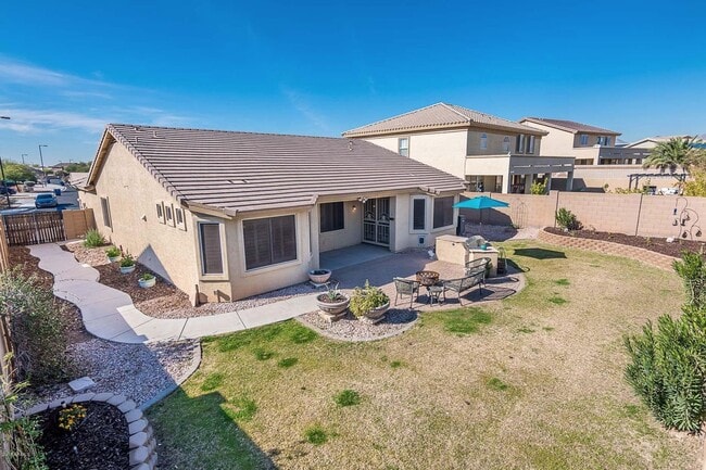 Building Photo - 4 bedroom home with SOLAR and all appliances!