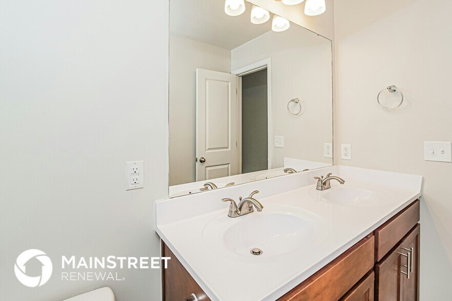 Building Photo - 2226 McCampbell Wells Way