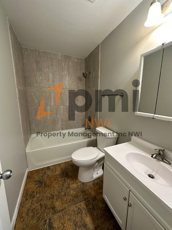 Building Photo - 5831 Creekview Ct W