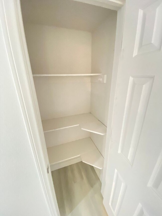 Building Photo - Delightful 2BED/2BATH Condo tucked away in a picturesque Henderson community!