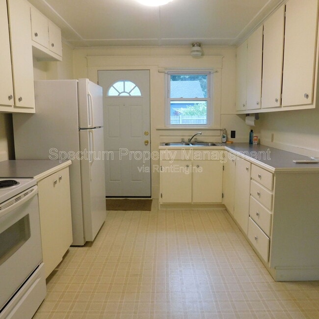 Building Photo - 27 Johnson Heights
