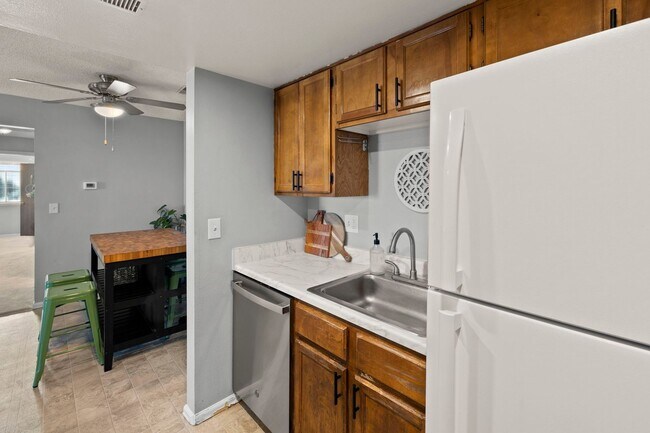 Building Photo - Beautiful Southwest Colorado Springs Condo Near Fort Carson