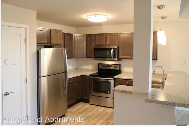 Building Photo - 702 Vineyard Dr