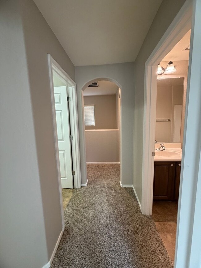 Building Photo - Community pool and a low maintenance yard