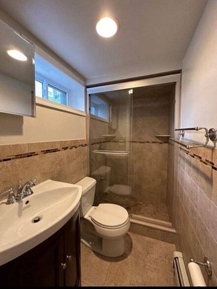 Building Photo - 32 Hazel St