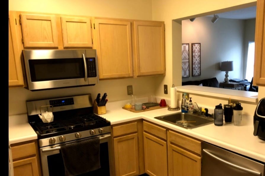 Large kitchen - 12000 Taliesin Pl