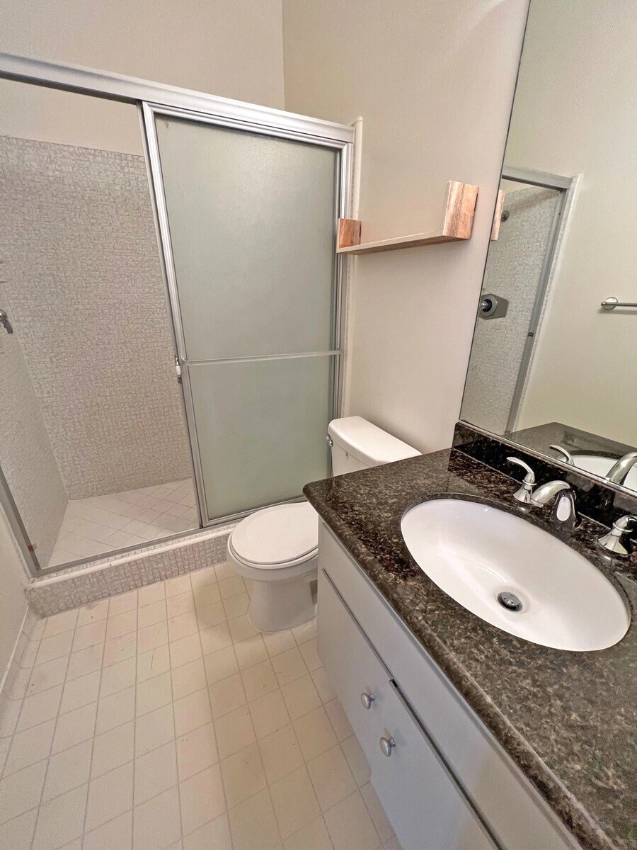 Building Photo - 11936 Darlington Ave