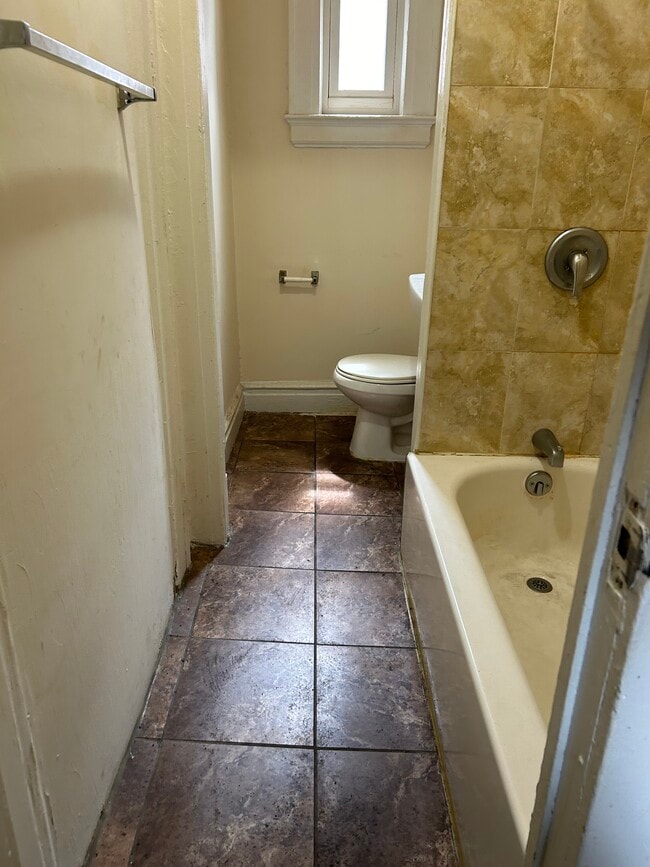 Building Photo - 940 Broad St