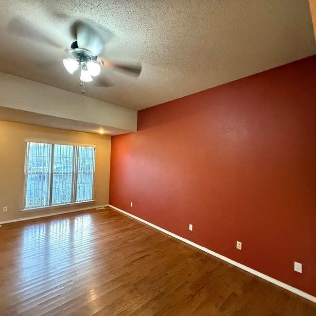 Building Photo - 2 bedroom 2 bath duplex in Nixa available now