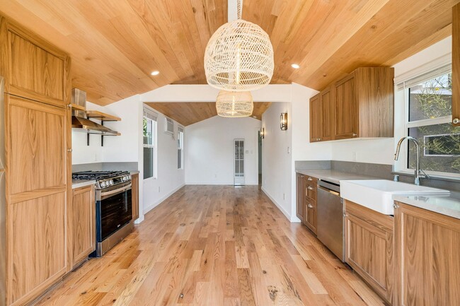 Building Photo - 2320 1/2 Alta Street