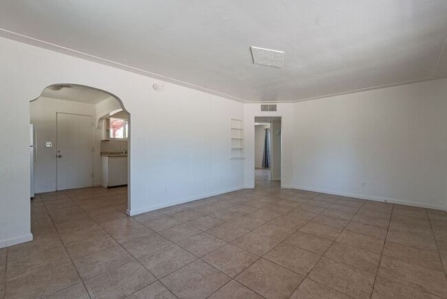 Building Photo - Desert Light & Outdoor Living – Tucson 2 B...