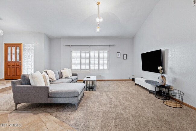 Building Photo - 5735 E Campo Bello Dr