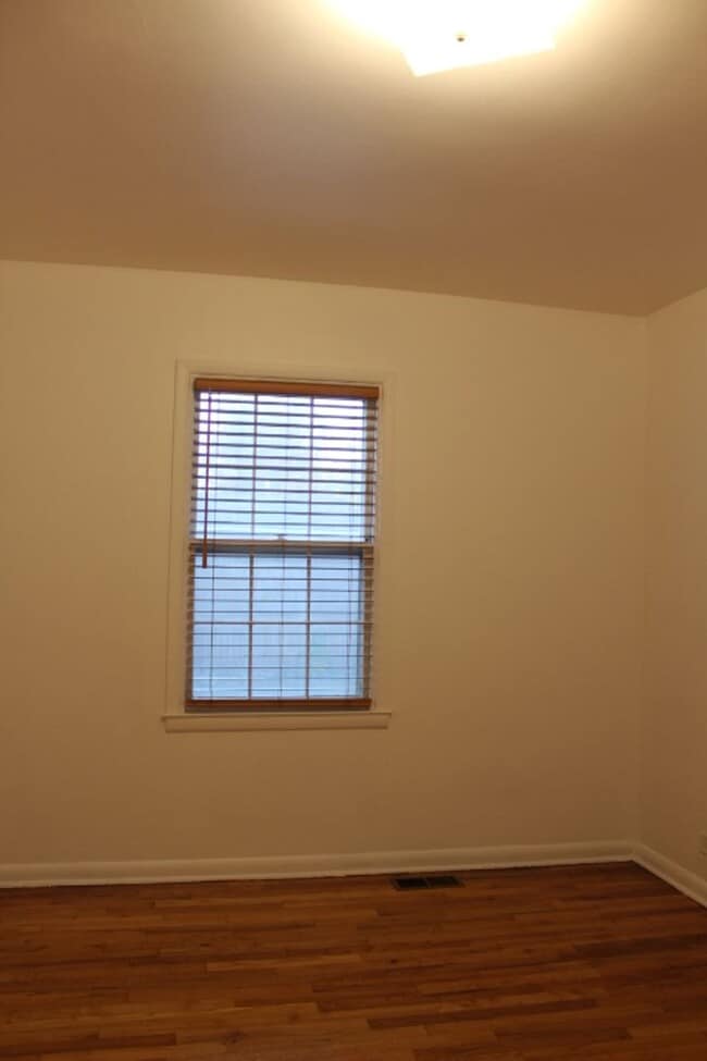 Building Photo - Charming 3 BR/1 BA  Home located In Villa ...