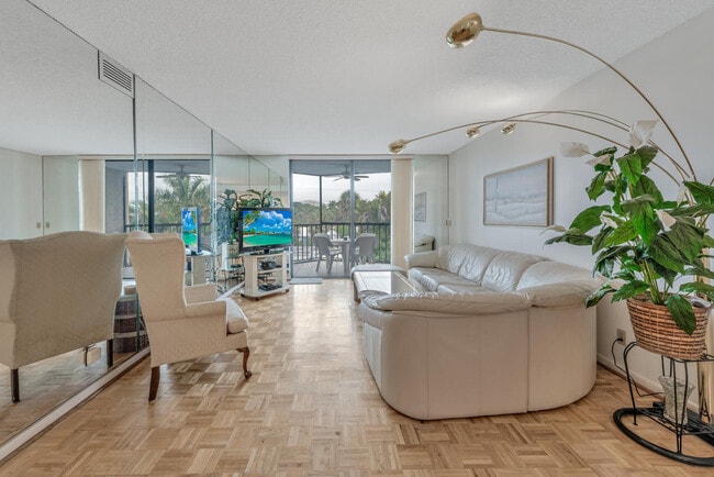 Building Photo - 890 N Federal Hwy