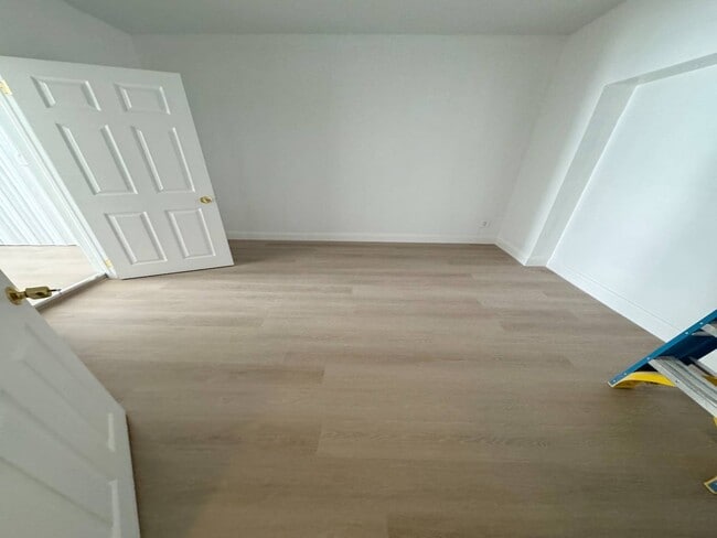 Building Photo - 229 57th St