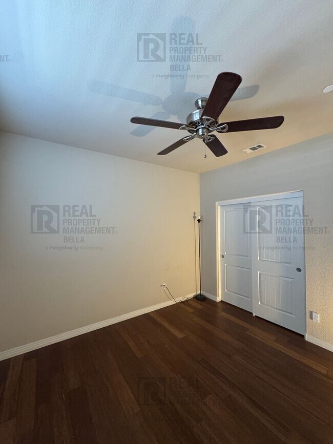 Building Photo - Modern Comfort Meets Resort Living – Gorgeous Single-Story in The Lakes Community