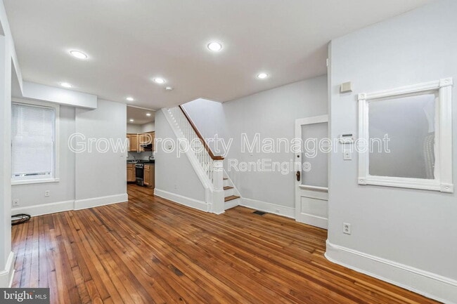 Building Photo - 2509 E Oakdale St