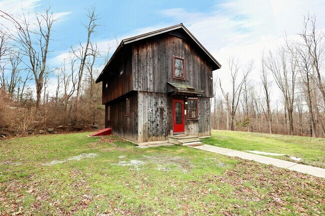 Building Photo - 380 Newtown Turnpike