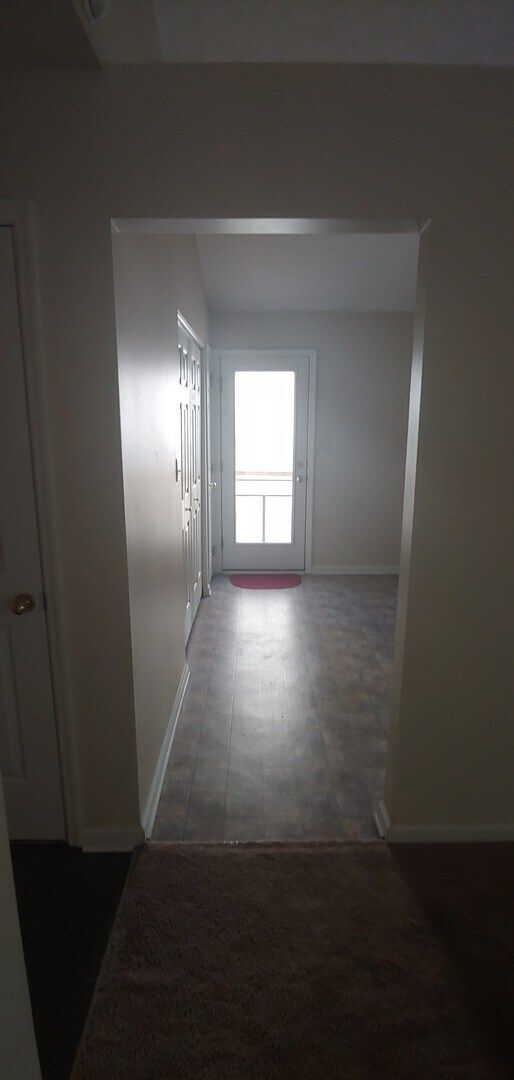 Building Photo - One Level home with 3 bedrooms,2 bath  Large back yard!       26032326