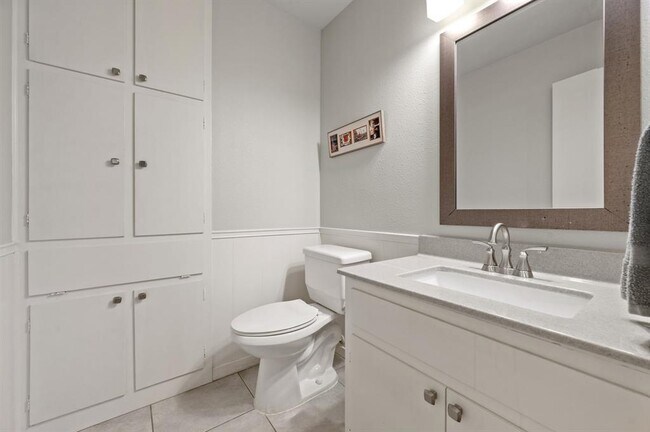 Building Photo - 2712 Thrushwood Dr