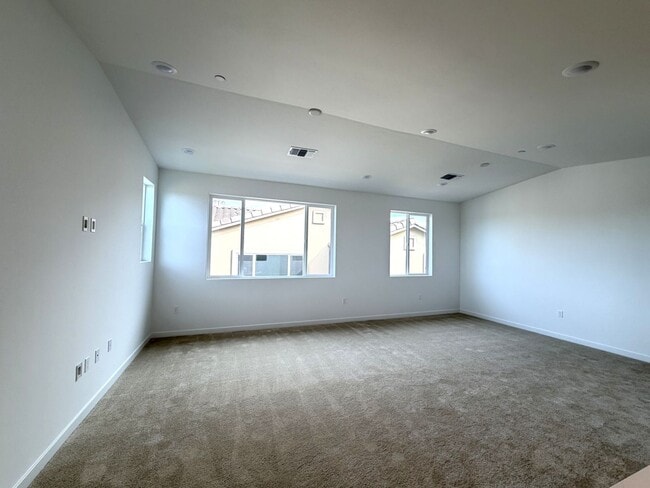 Building Photo - Brand New Construction in River Terrace Development!