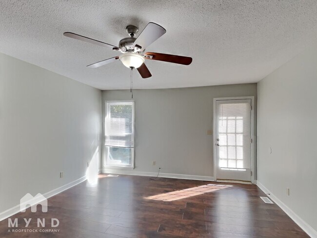 Building Photo - 1213 Shakentown St